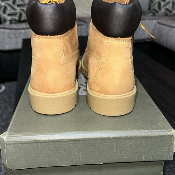 Timberland Youth Classic 6-Inch Waterproof Boots. - Picture 3 of 11